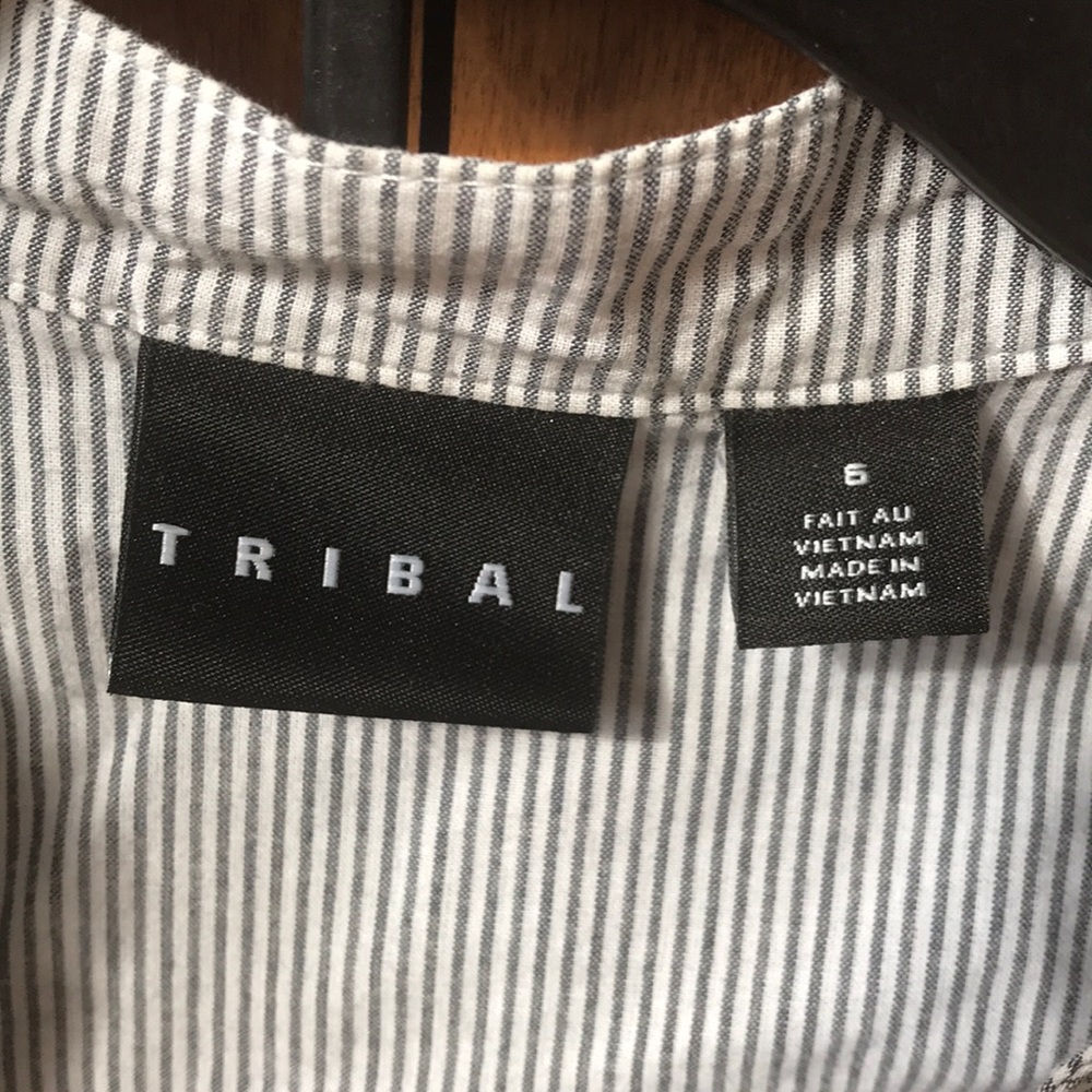 Button down - Picture 2 of 4